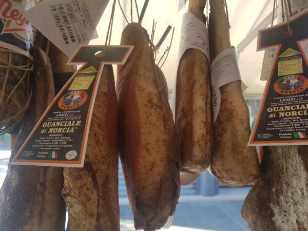 Guanciale di Norcia intero circa 1/1,2 kg ottimo